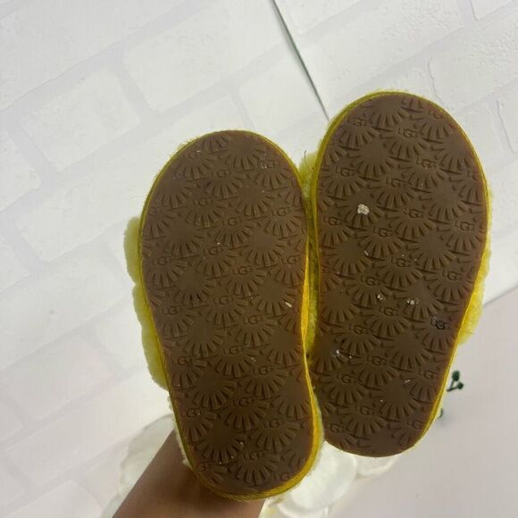 UGG Toddler Yellow Slippers size 8 - Picture 6 of 10